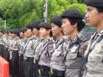 puluhan-personel-polwan-menjaga-jalan-imam-bonjol-may-day_20160501_120336.jpg