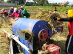 puluhan-petani-padi-bandung-panen_20210104_103556.jpg