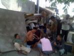 puluhan-sopir-bajaj-kebingungan-setelah-rumah-mereka-di-bantaran-kali-sunter_20141105_134304.jpg