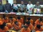 puluhan-tersangka-yang-diamankan-polisi-dari-berbagai-ungkap-kasus-da.jpg