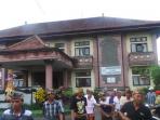 puluhan-warga-jembrana-ke-kantor-camat_20141203_110052.jpg