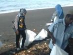 pungut-sampah-di-pantai-ndao_20161119_163225.jpg