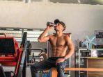 punya-perut-six-pack-striker-psms-azka-fauzi-beberkan-rahasianya.jpg
