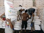 pupuk-indonesia-siap-distribusikan-714092-ton-urea-dan-npk_20221114_141452.jpg