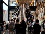 pusat-perbelanjaan-ramai-pada-libur-lebaran_20220505_195106.jpg