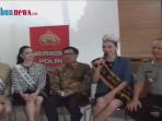 puteri-indonesia-2016-kezia-roslin-cikita-warouw-jadi-duta-humas-polri_20160824_095040.jpg