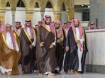 putra-mahkota-arab-saudi-pimpin-prosesi-pencucian-kabah_20220816_172505.jpg