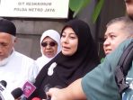 putri-aisyah-ditemui-di-gedung-reserse-kriminal-umum_20170531_171934.jpg