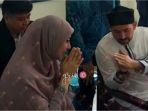 putri-aisyah-sudah-tak-menyentuh-tangan-ustaz-al-habsyi-lagi_20170329_181227.jpg