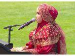 putri-ariani-menyanyikan-lagu-melati-suci-di-istana-negara-saat-perayaan-hut-ke-78-ri.jpg
