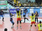 putri-bank-jatim-tundukan-pgn-popsivo-polwan-pada-final-pgn-livoli-2017_20171210_150207.jpg