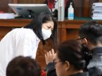 putri-candrawathi-jalani-sidang-tuntutan_20230118_131703.jpg