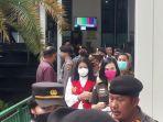 putri-candrawathi-sidang-replik-pada-nih3.jpg