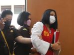 putri-candrawati-jalani-sidang-perdana_20221017_165617.jpg
