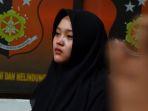 putri-delina-diperiksa.jpg