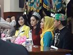putri-lingkungan-indonesia-2015-felicia-hwang-dan-none-jakarta-2016_20160328_080305.jpg