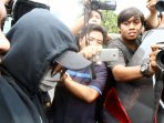 puty-revita-seusai-menjalani-pemeriksaan-di-panti-sosial_20151211_161236.jpg