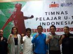 raden-isnanta-dan-manajer-timnas-u15.jpg