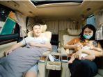 raditya-dika-dan-annisa-aziza-ajak-alea-coba-mobil-baru.jpg