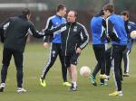 rafael-benitez-di-tengah-latihan-chelsea.jpg