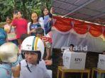 Gaya Raffi Ahmad dan Nagita Slavina saat Nyoblos, Pakai Outfit Simpel sampai Naik Vespa
