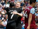 raheem-sterling-berpelukan.jpg