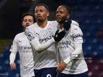 raheem-sterling-kanan-bersama-gabriel-jesus-tengah.jpg