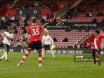 raheem-sterling-mencetak-gol-pertama-saat-laga-southampton-vs-manchester-city.jpg