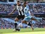 raheem-sterling-saat-beraksi-di-laga-melawan-newcastle.jpg