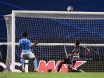 raheem-sterling-saat-melawan-lyon-di-liga-champions.jpg