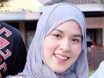 raisa-kenakan-jilbab_20170518_201247.jpg