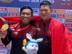 raja-sapta-oktohari-foto-bersama-atlet-balap-sepeda-indonesia-terry-yudha.jpg