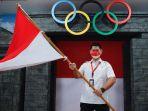 raja-sapta-oktohari-saat-mengibarkan-bendera-merah-putih.jpg