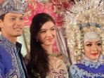 raline-shah-diantara-fedi-nuril-dan-istrinya_20161115_115437.jpg