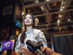 raline-shah-saat-diwawancarai-awak-media_20150930_234228.jpg