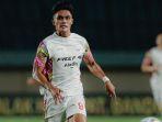 ramadhan-sananta-persis-saat-mengejar-bola-di-piala-presiden-2024.jpg