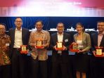 ramdhan-pomanto-bicara-inovasi-di-forum-dialog-indonesia-singapura_20171210_202455.jpg