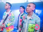 ran-dengan-warna-warni-jaket-denim-yang-sukses-curi-perhatian_20180903_115852.jpg
