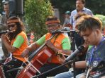 rangkaian-bunga-kopi-gelar-konser-kopi-penolak-korupsi_20170717_220332.jpg
