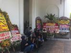 rangkaian-bunga-ucapan-djarot-saiful-hidayat_20141217_123428.jpg