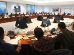 rapat-kabinet-paripurna-moratorium-ujian-nasional_20161207_153031.jpg