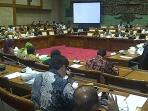 rapat-kerja-komisi_20160627_235331.jpg