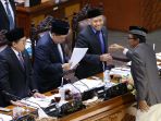 rapat-paripurna-dpr-terima-laporan-pansus-hak-angket-kpk_20170926_161722.jpg