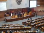 rapat-paripurna-pengesahan-komjen-badrodin_20150416_171852.jpg