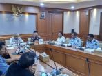 rapat_20170421_113413.jpg<pf>rapat-kemnaker_20170421_113354.jpg
