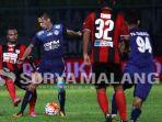 raphael-maitimo-saat-masih-membela-arema-cronus.jpg