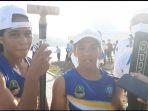 ratih-kanan-dan-nur-meni-kiri-atlet-canoe-500-meter-putri-asal-jawa-barat-peraih-medali-emas-pon.jpg