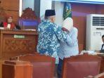 ratna-sarumpaet-cium-tangan-amien.jpg
