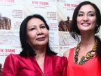 ratna-sarumpaet-dan-atiqah-hasiholan-nih2_20161202_201501.jpg