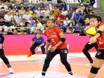ratri-wulandari-memukul-bola.jpg